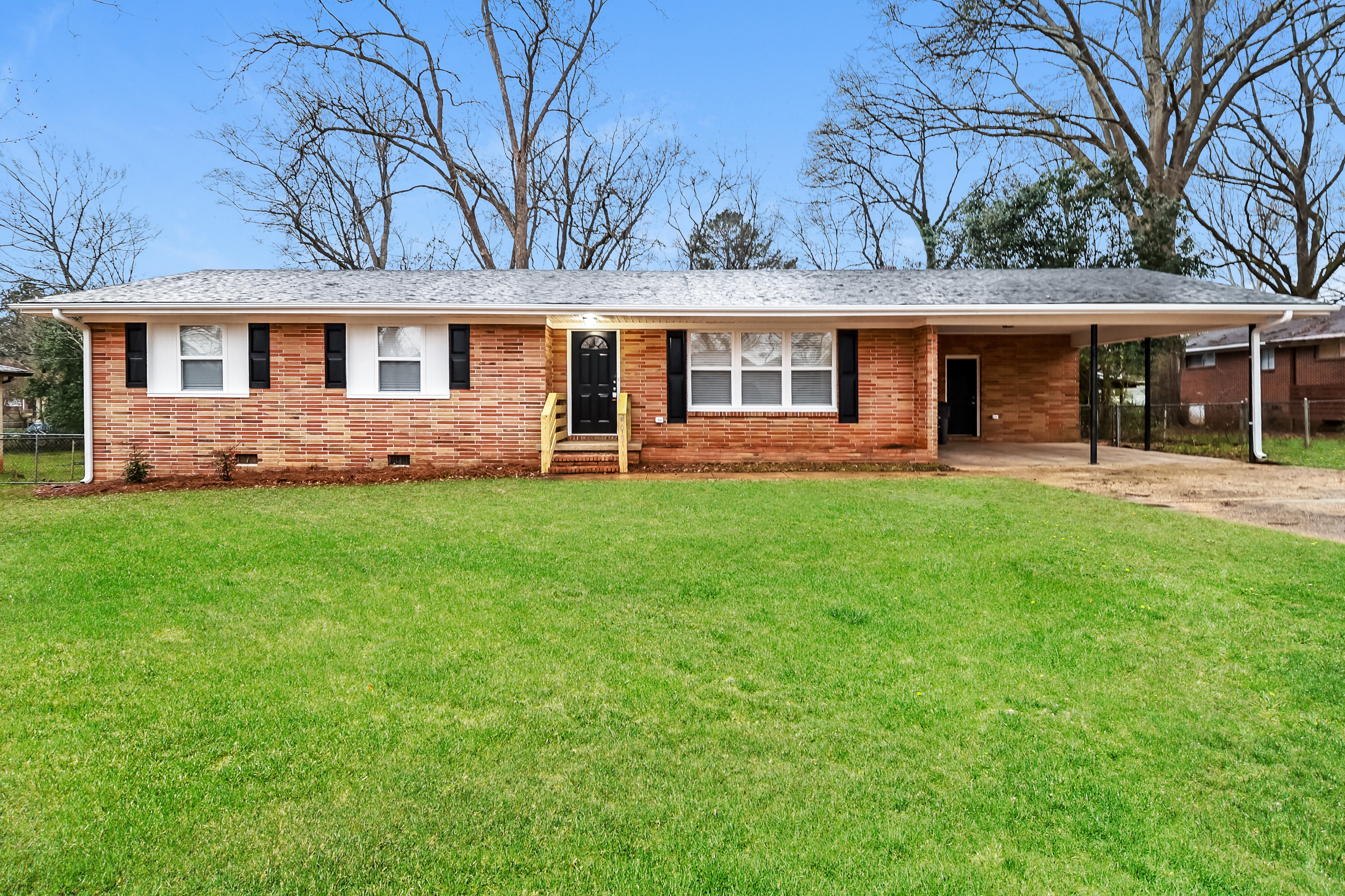 403 WRIGHT AVE HUEYTOWN, AL 35023